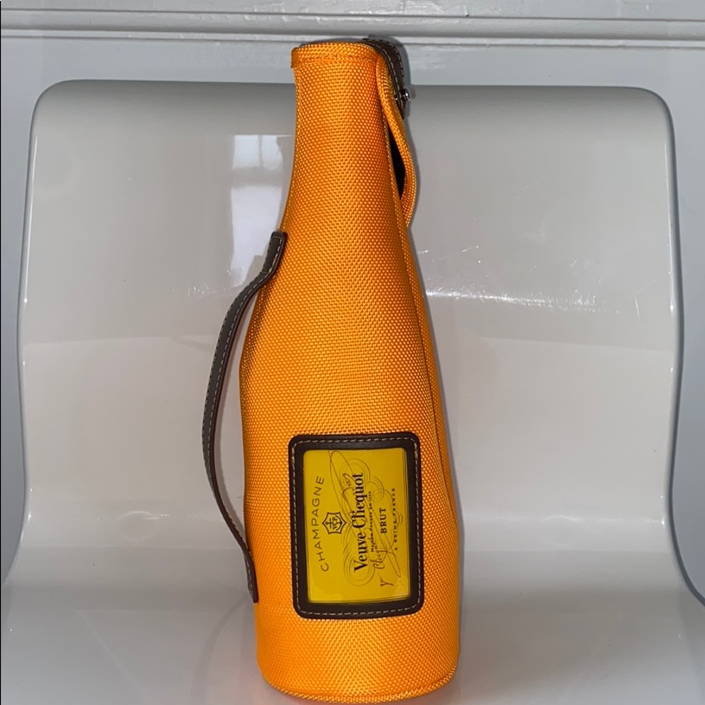 VEUVE CLICQUOT CHAMPAGNE SLEEVE